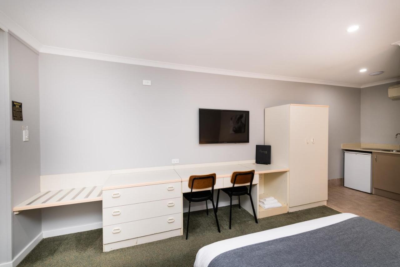 River Motel Queanbeyan Exterior photo